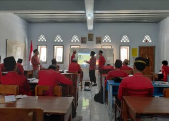 KEWAJIBAN MENUNTUT ILMU