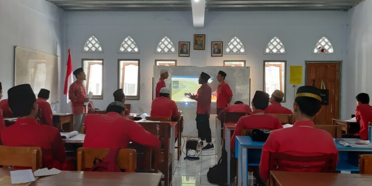 KEWAJIBAN MENUNTUT ILMU